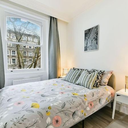 Knightsbridge Stylish Two Bedroom Apartment Лондон Экстерьер фото