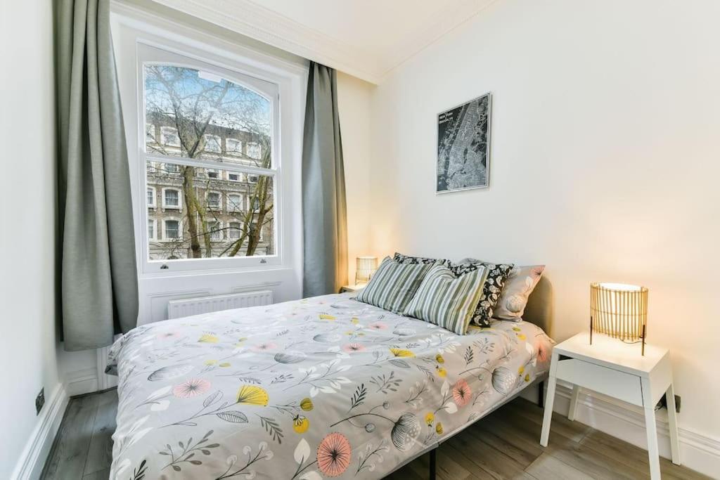 Knightsbridge Stylish Two Bedroom Apartment Лондон Экстерьер фото