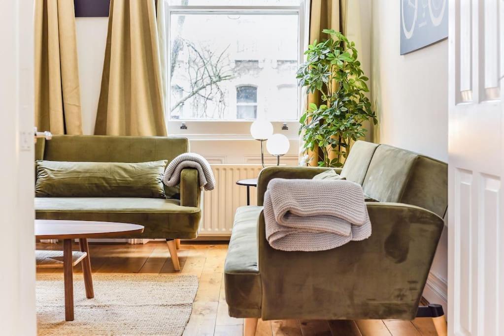 Knightsbridge Stylish Two Bedroom Apartment Лондон Экстерьер фото