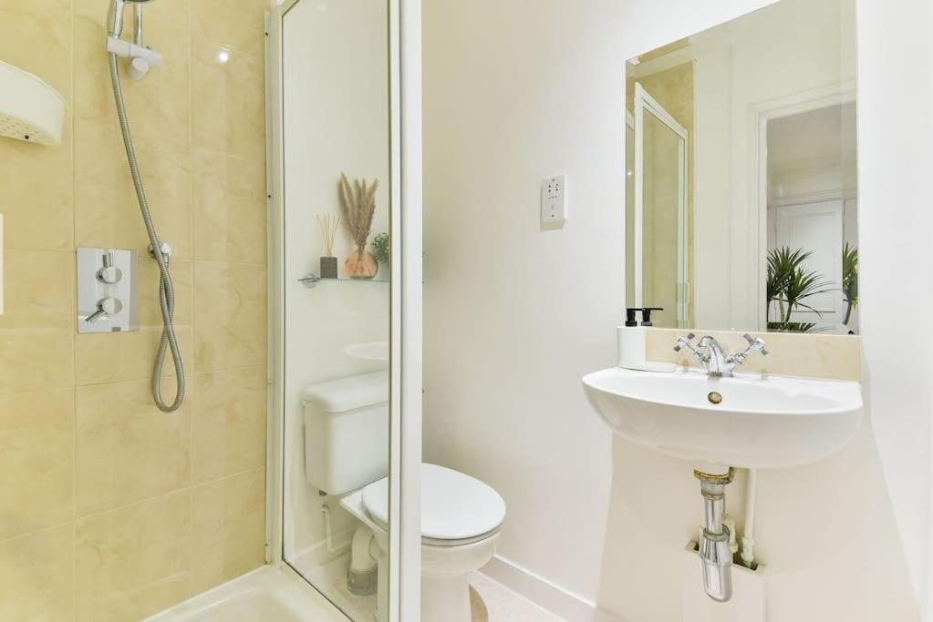 Knightsbridge Stylish Two Bedroom Apartment Лондон Экстерьер фото